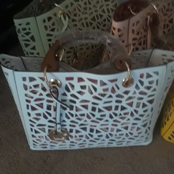New BEAUTIFUL MK BAGS PERFECT FOR SPRING - Picture 1 of 3